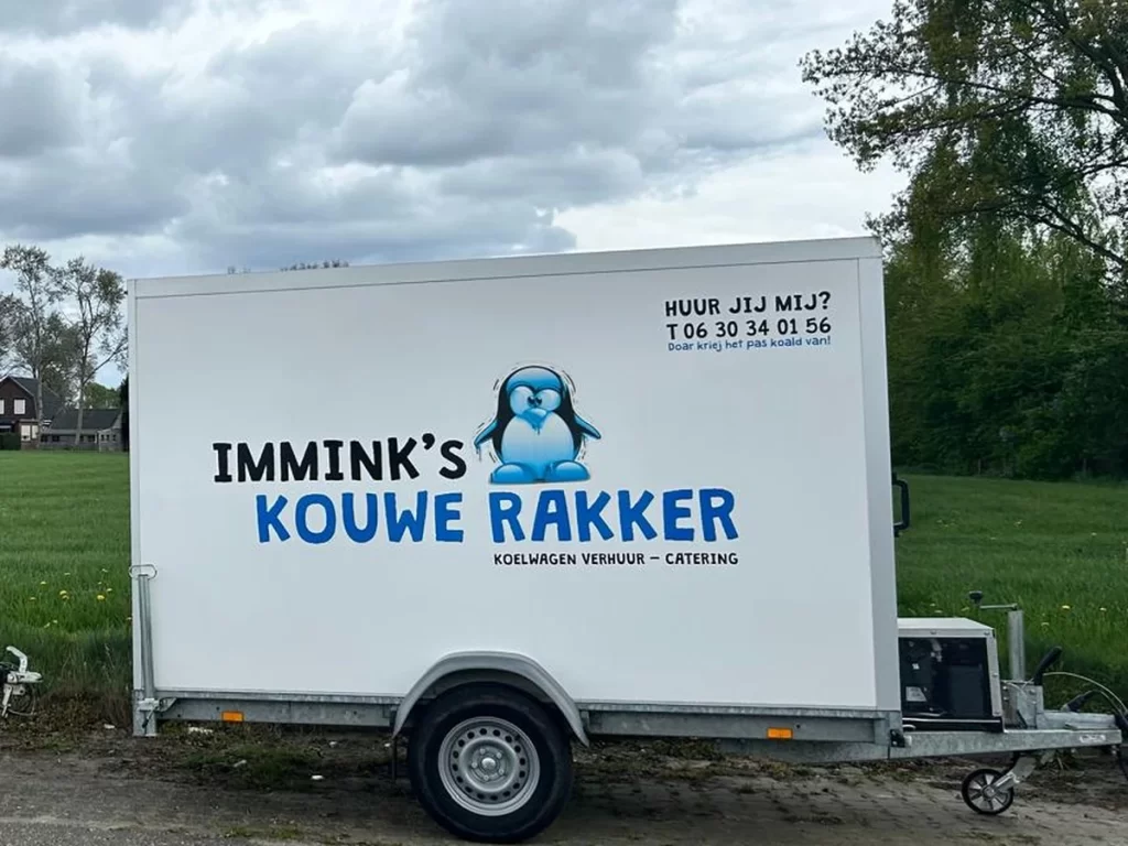 Koelwagen Immink's Kouwe Rakker op de oprit